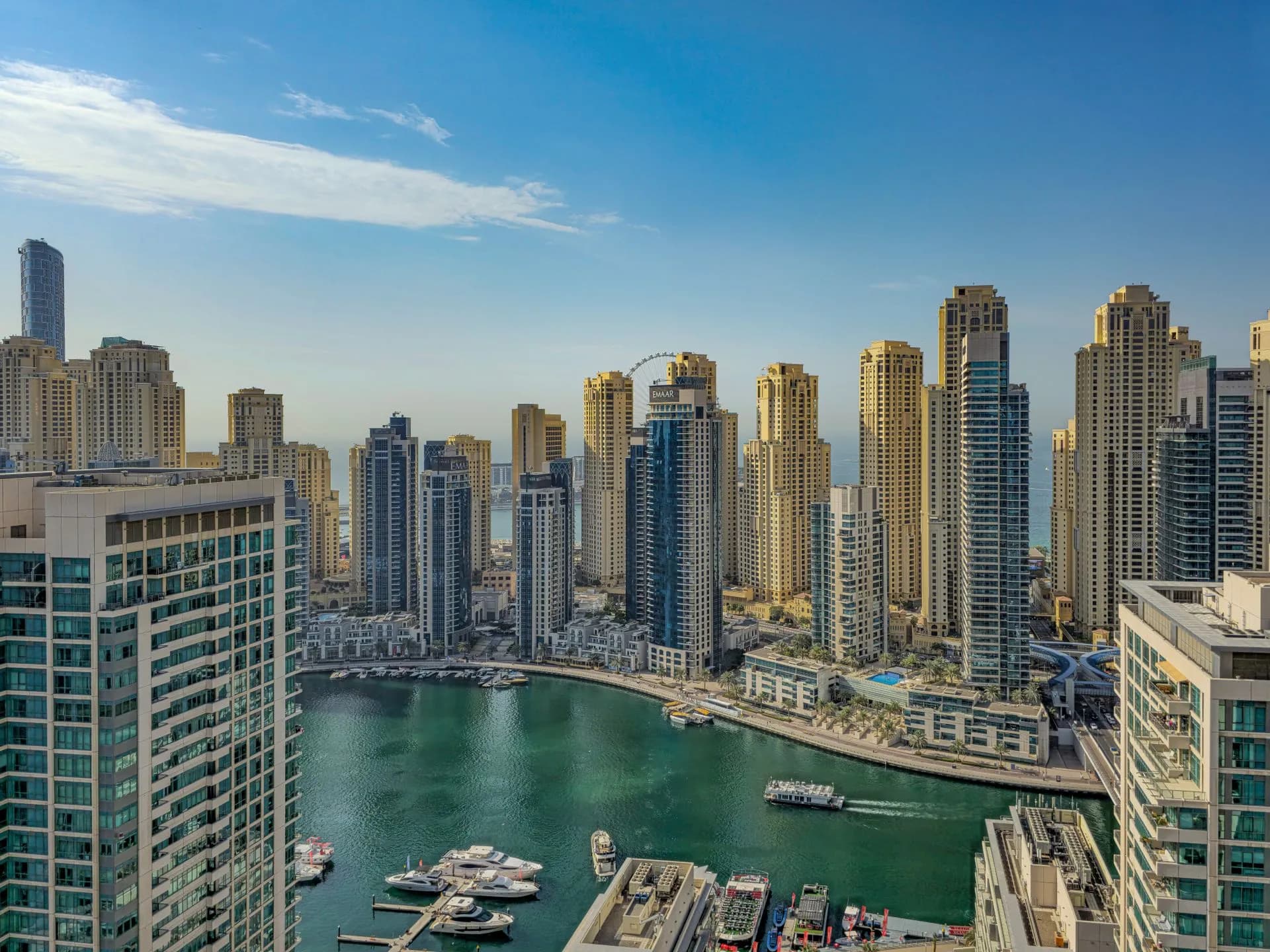 أبراج المنامة على البحر
