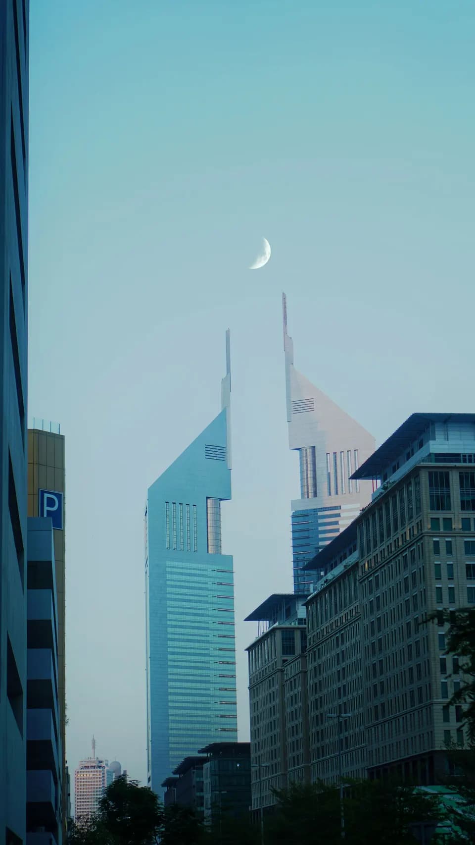 أبراج في الليل